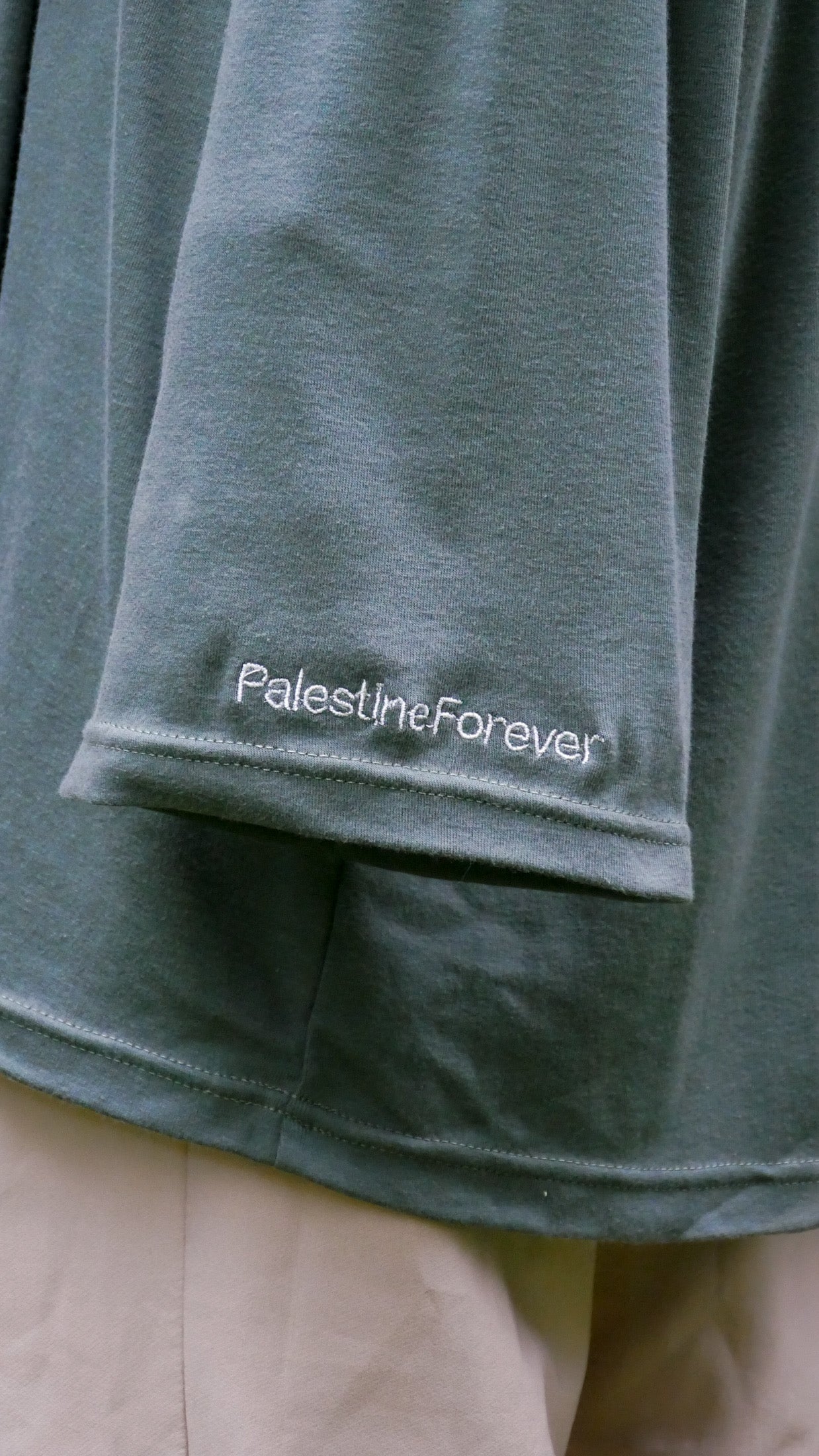 T-shirt modeste kaki