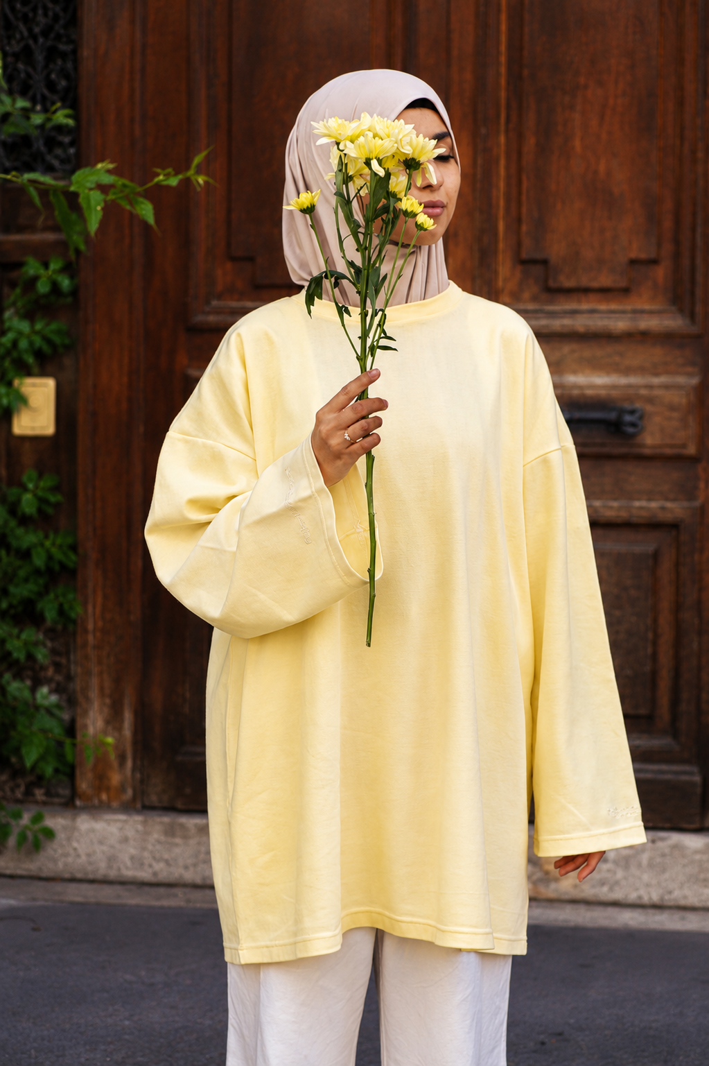 T-shirt modeste jaune pastel