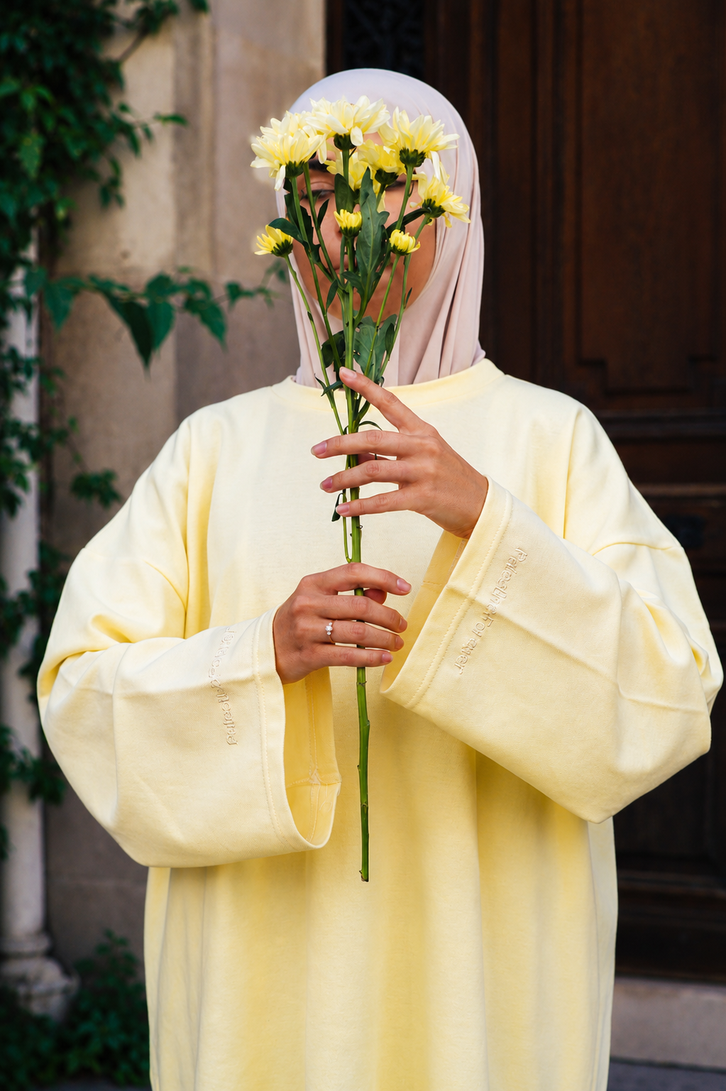 T-shirt modeste jaune pastel